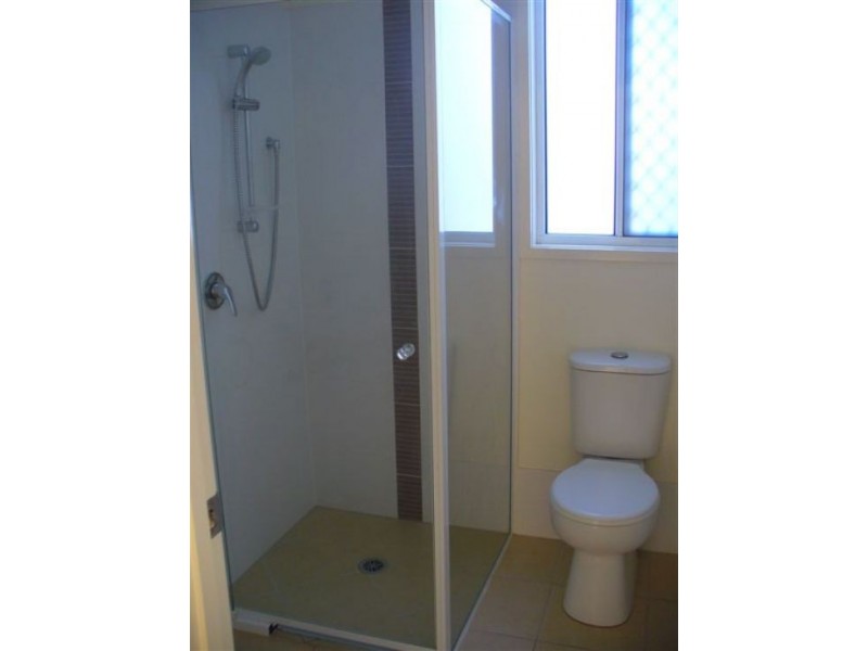 2/71 Elizabeth Street, Urangan QLD 4655