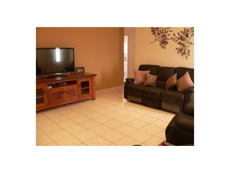 2 Surrey Court, Kawungan QLD 4655