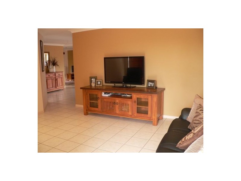 2 Surrey Court, Kawungan QLD 4655