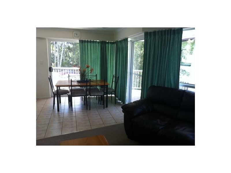 2/407 Esplanade, Torquay QLD 4655