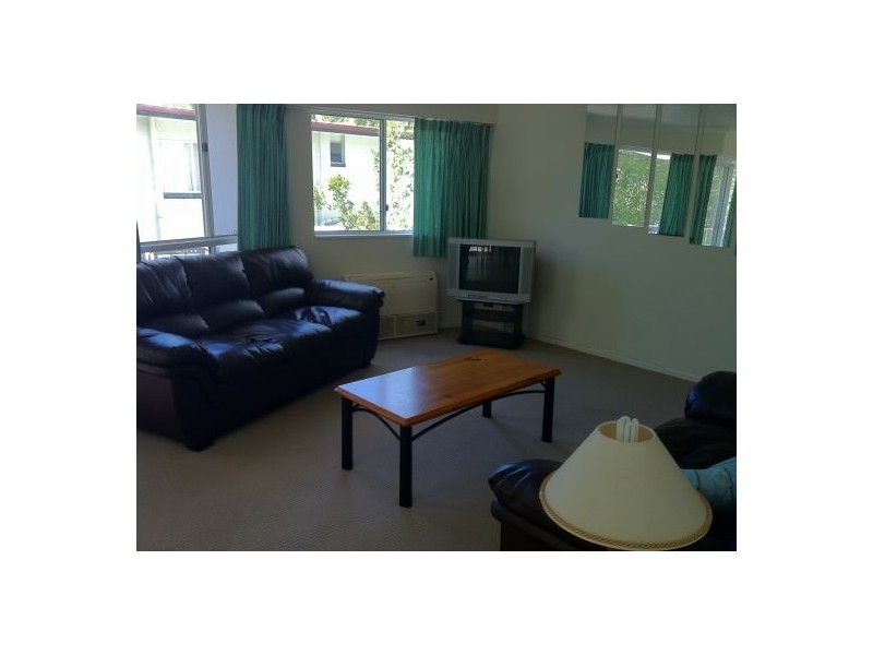 2/407 Esplanade, Torquay QLD 4655