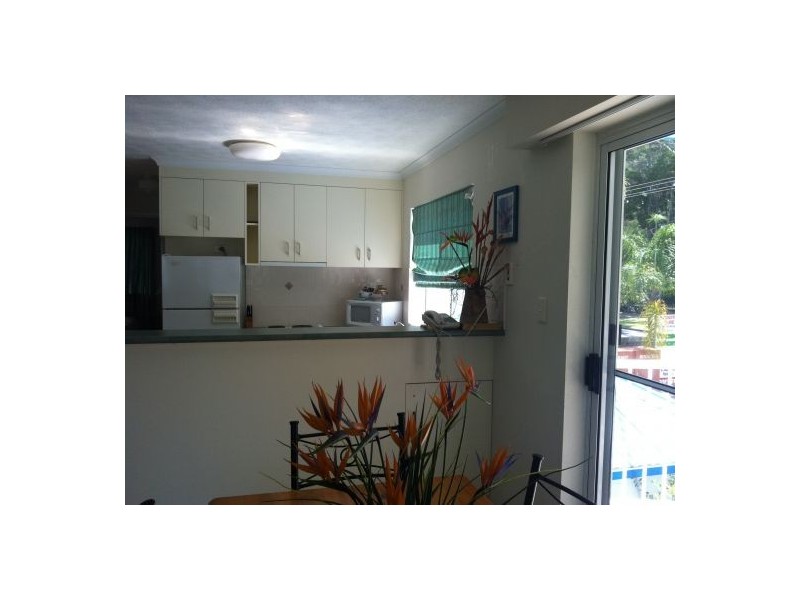 2/407 Esplanade, Torquay QLD 4655