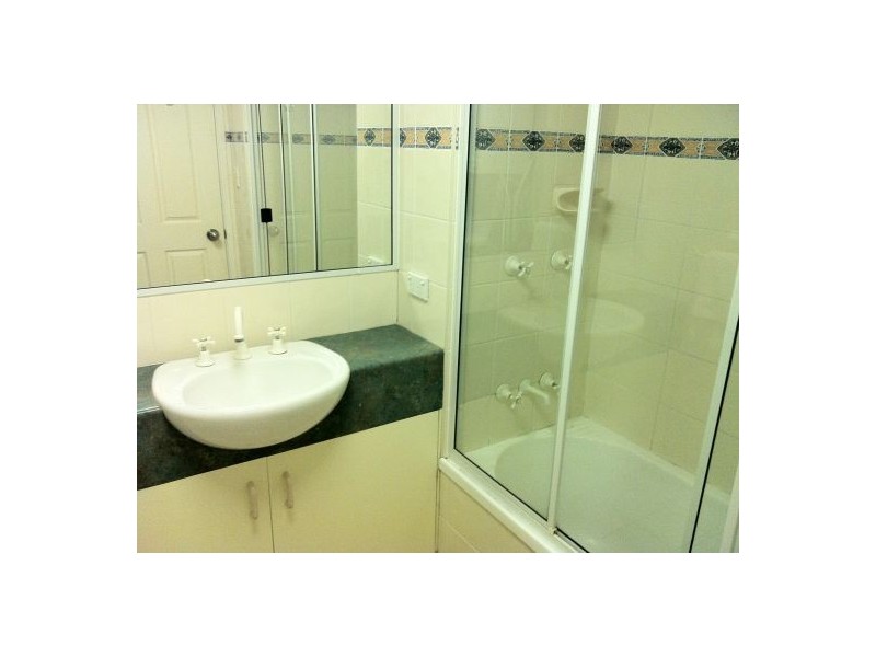 2/407 Esplanade, Torquay QLD 4655