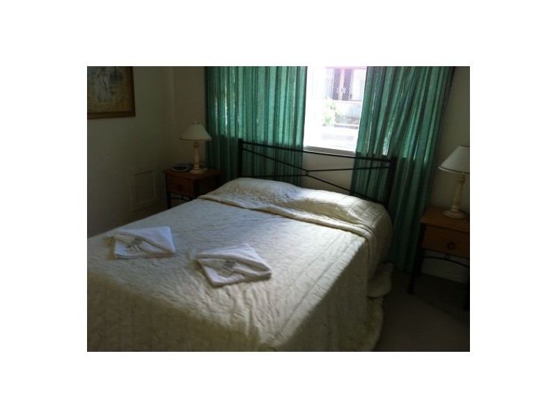 2/407 Esplanade, Torquay QLD 4655