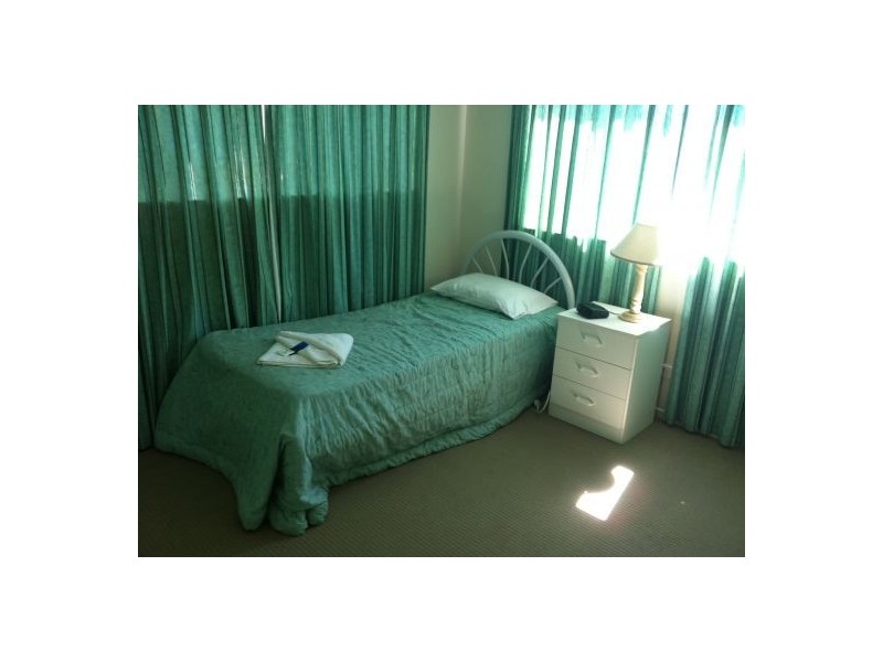 2/407 Esplanade, Torquay QLD 4655