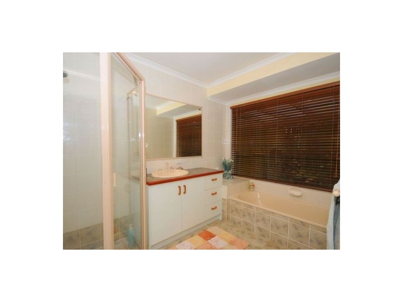 180 Woocoo Drive, Oakhurst QLD 4650