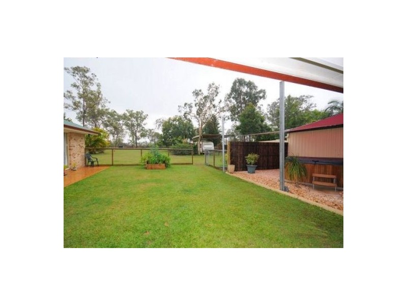 180 Woocoo Drive, Oakhurst QLD 4650