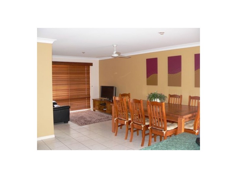 2 Surrey Crt, Kawungan QLD 4655