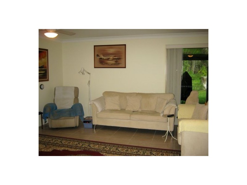 17 Fourth Ave, Maaroom QLD 4650