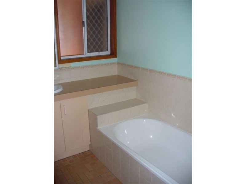 204 Dayman, Torquay QLD 4655