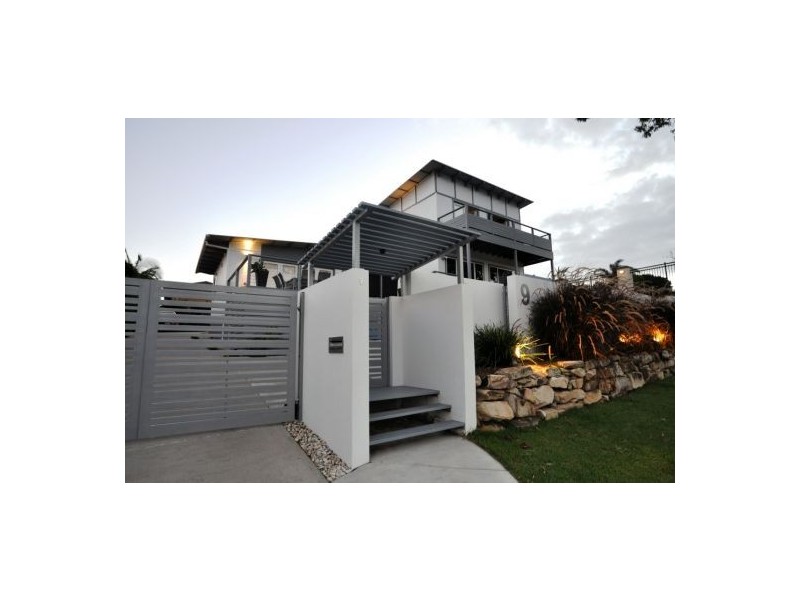 9 Exeter St, Torquay QLD 4655