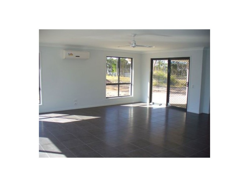 . Brianna Court, Oakhurst QLD 4650