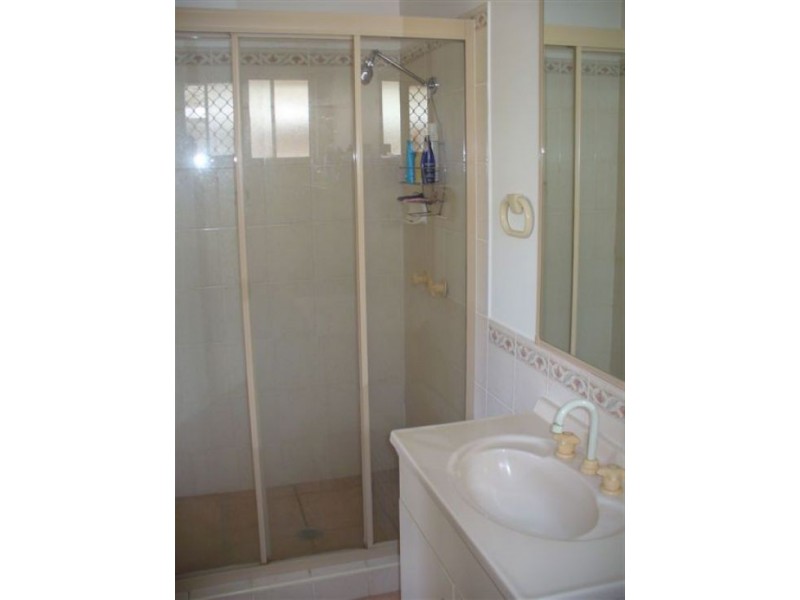 5 King Edward Court, Urangan QLD 4655