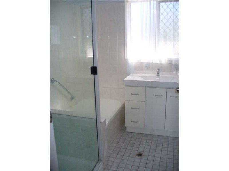 .4 Bunker Ave, Urraween QLD 4655