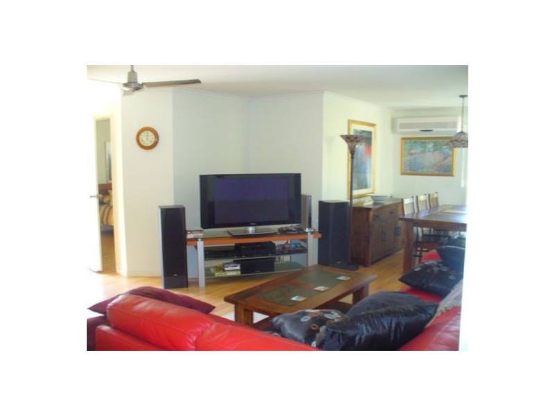 6 415-417 Boat Harbour Drive, Torquay QLD 4655