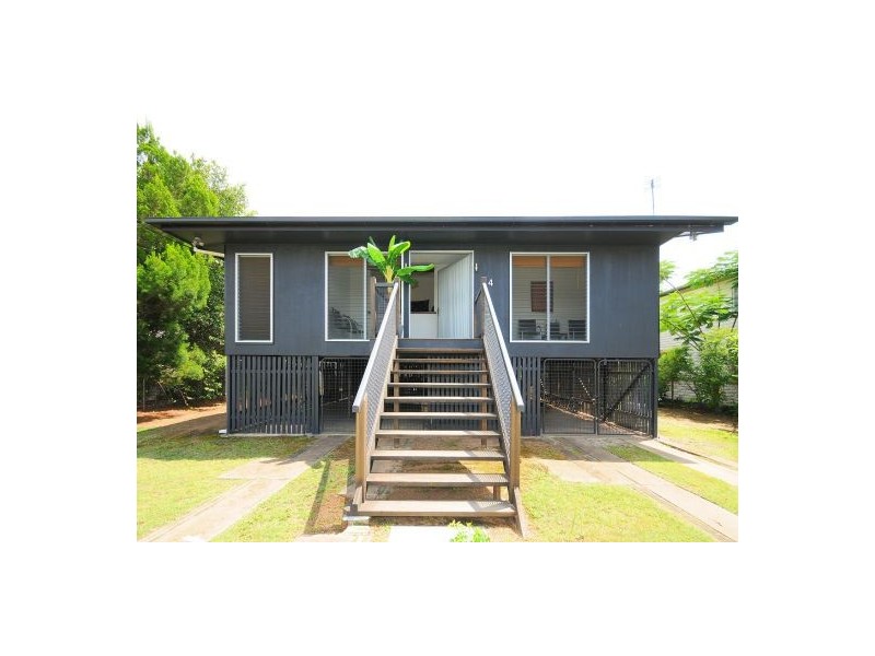 4 Freshwater st, Torquay QLD 4655