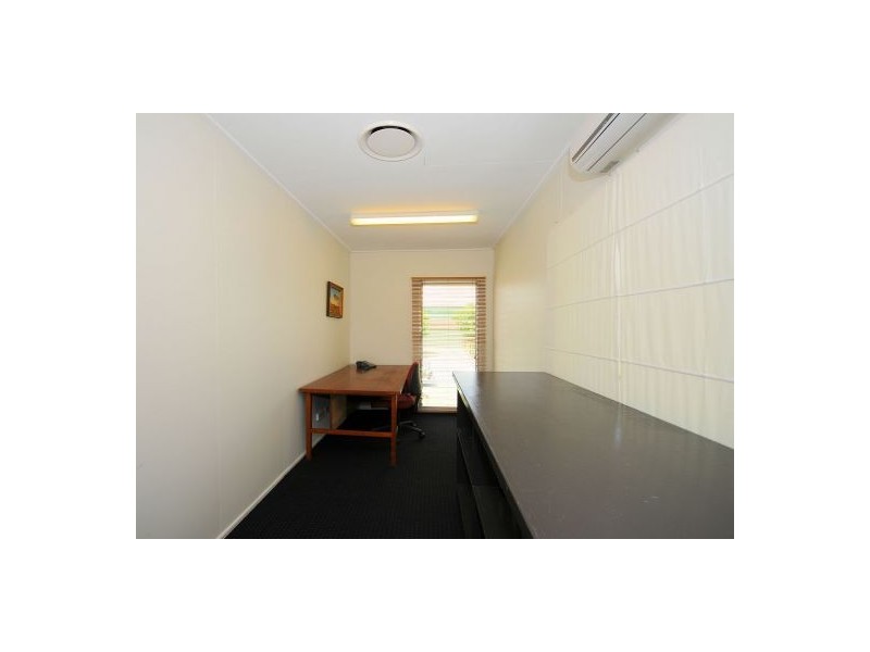 4 Freshwater st, Torquay QLD 4655
