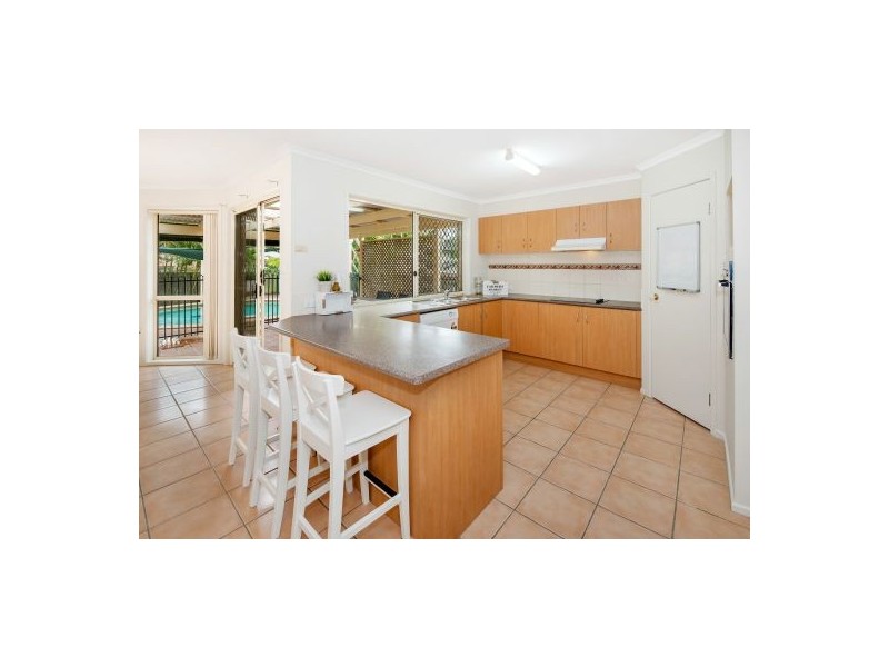 9 Cambridge Pl, Wishart QLD 4122