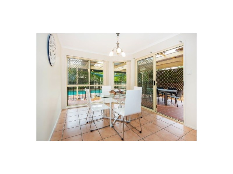 9 Cambridge Pl, Wishart QLD 4122