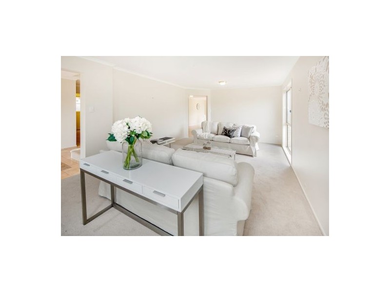 9 Cambridge Pl, Wishart QLD 4122