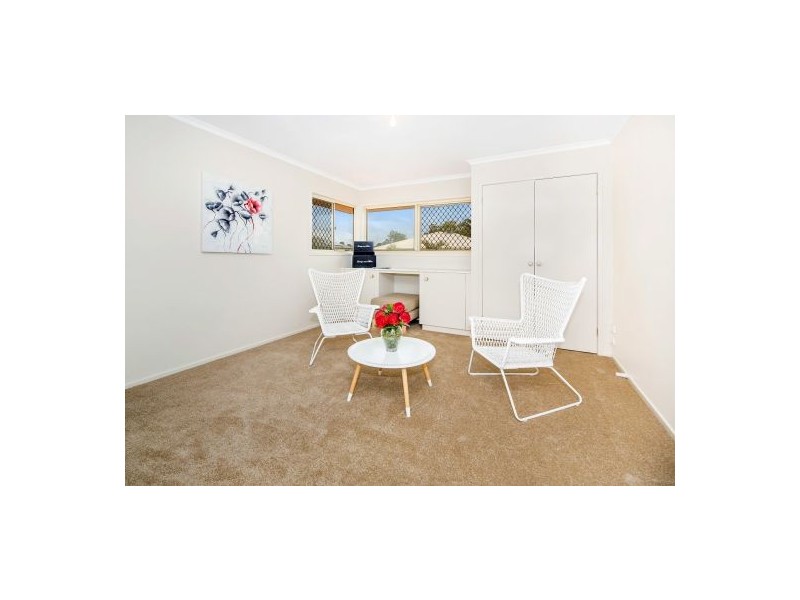 9 Cambridge Pl, Wishart QLD 4122