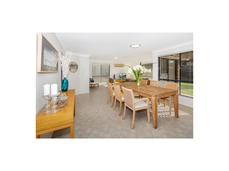 15 Norfolk Place, Wishart QLD 4122