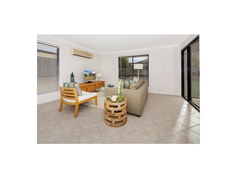 15 Norfolk Place, Wishart QLD 4122