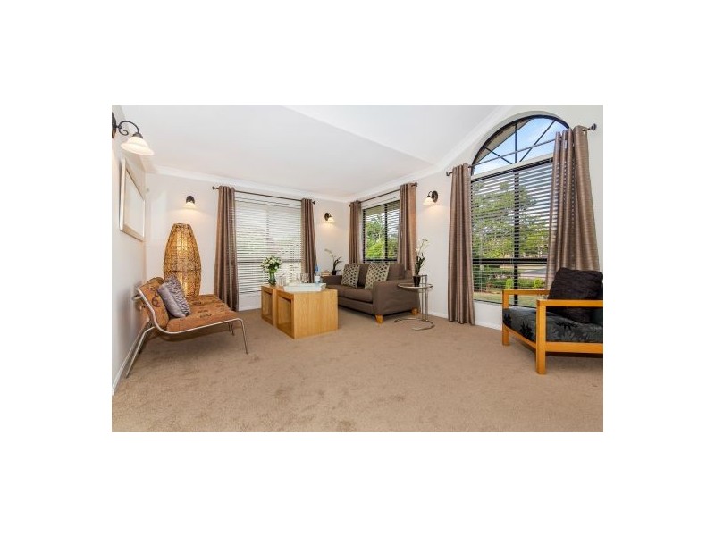 15 Norfolk Place, Wishart QLD 4122