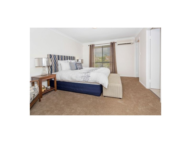 15 Norfolk Place, Wishart QLD 4122