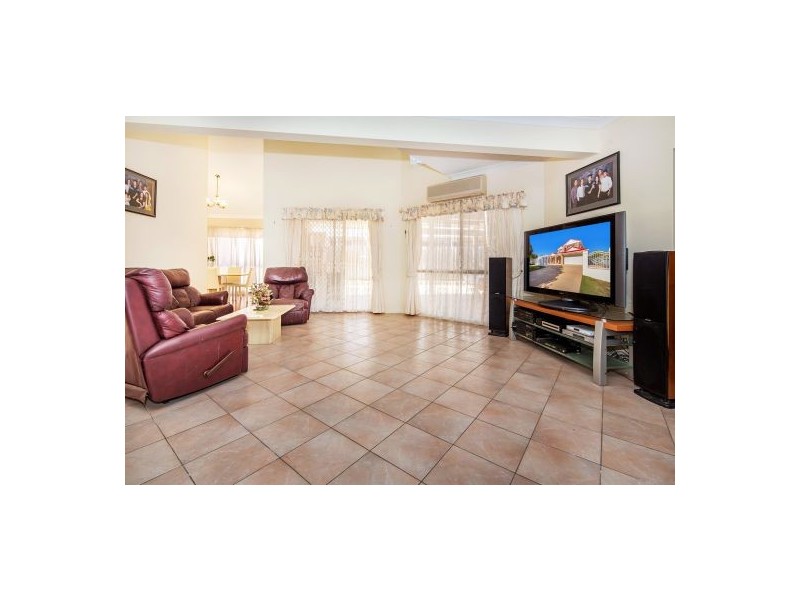 7 Michelangelo Cres, Mackenzie QLD 4156