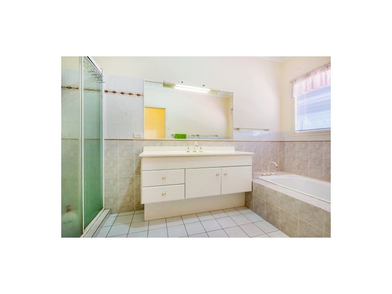 7 Michelangelo Cres, Mackenzie QLD 4156