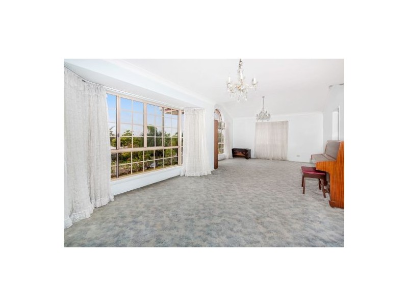 10 St Clair Crescent, Wishart QLD 4122