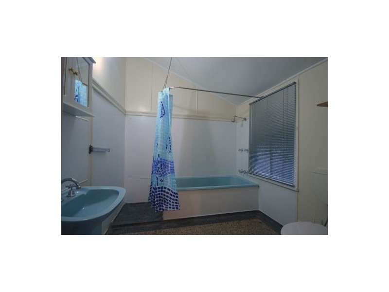 25 Wilkins Street East, Annerley QLD 4103