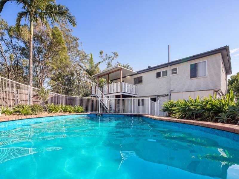 495 Broadwater Road, Mansfield QLD 4122