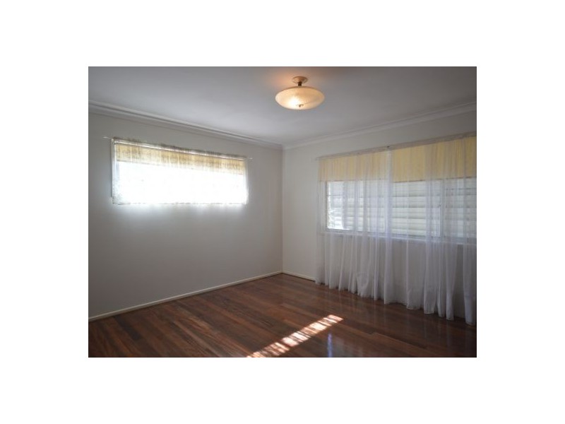 5 Jilloong Street, Mansfield QLD 4122