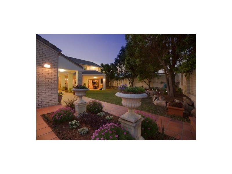 8 Drysdale Cl, Mackenzie QLD 4156