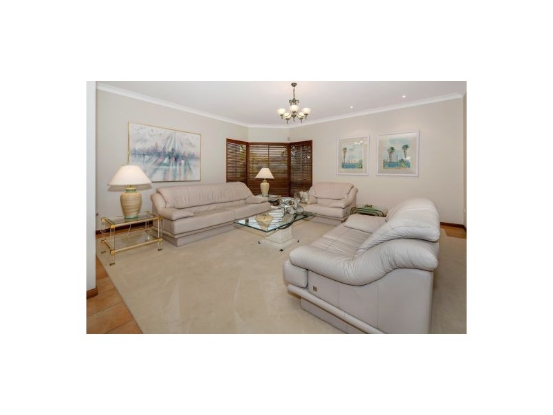 8 Drysdale Cl, Mackenzie QLD 4156