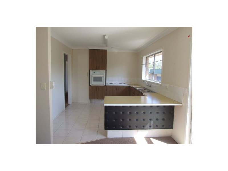 2 Acron Street, Macgregor QLD 4109