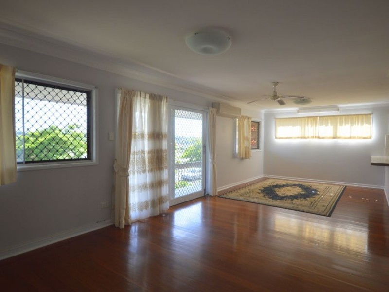 232 Broadwater Road, Mansfield QLD 4122