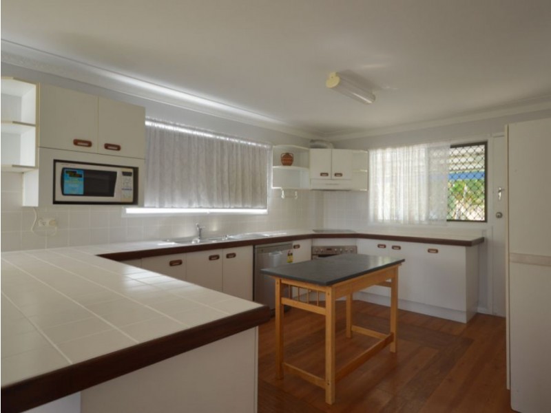 232 Broadwater Road, Mansfield QLD 4122