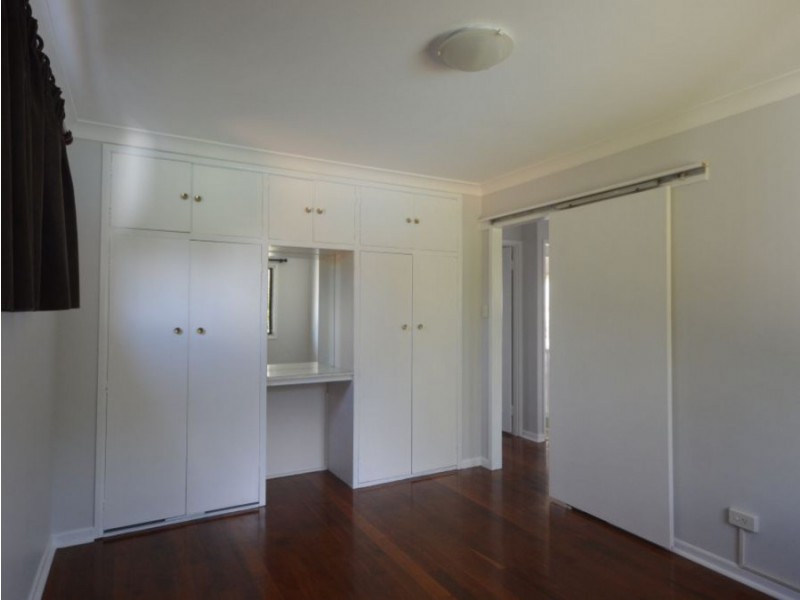 232 Broadwater Road, Mansfield QLD 4122