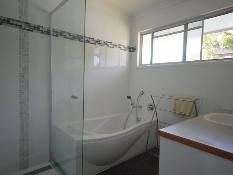 232 Broadwater Road, Mansfield QLD 4122