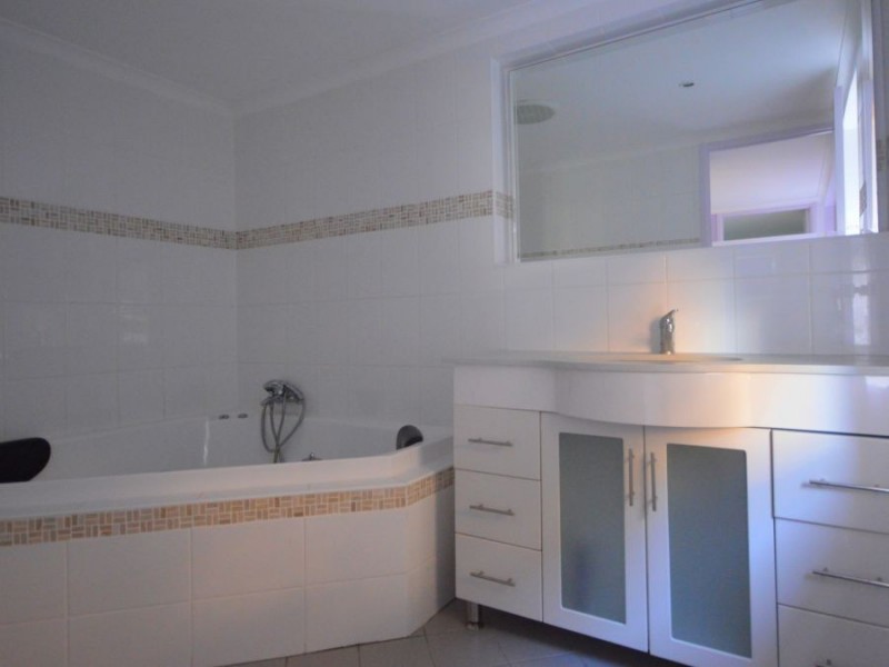 232 Broadwater Road, Mansfield QLD 4122