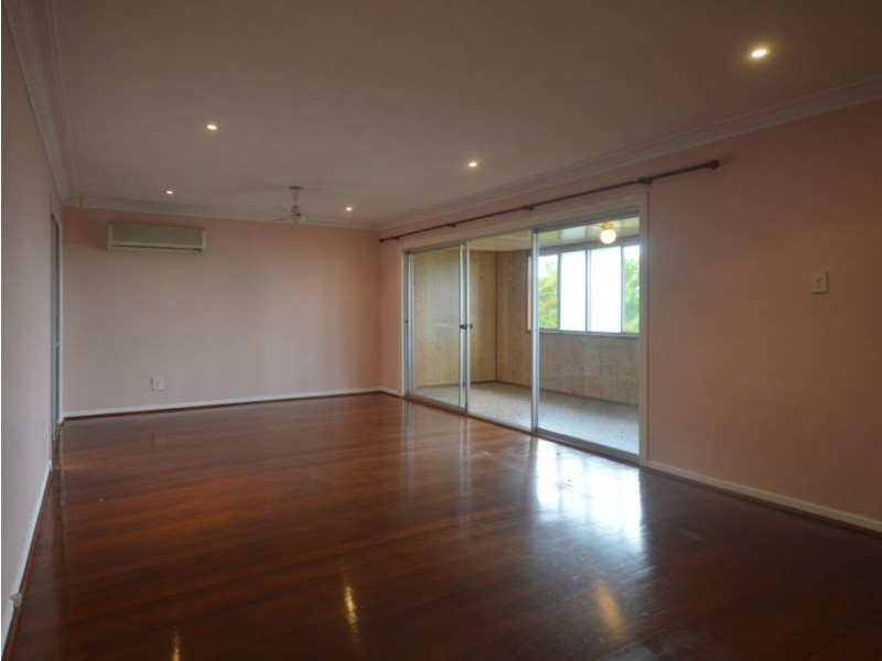 230 Broadwater Road, Mansfield QLD 4122