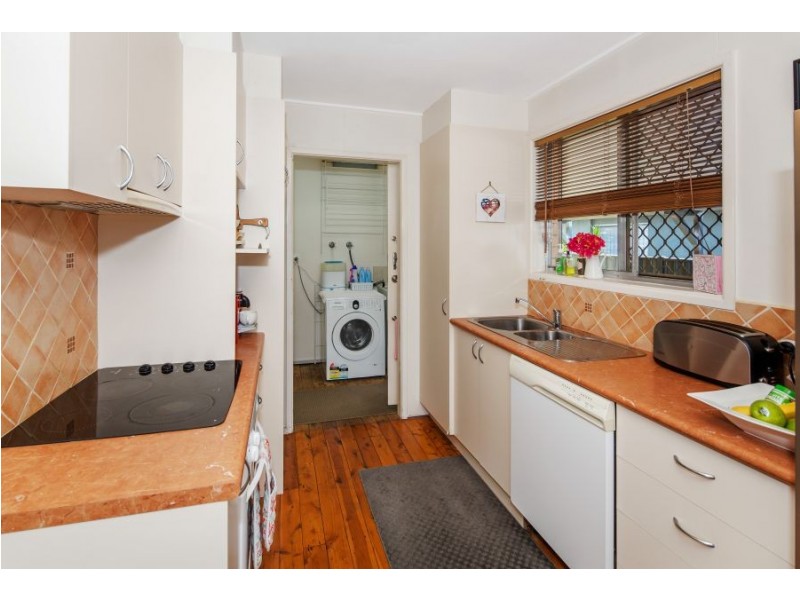 15 Nambur Street, Runaway Bay QLD 4216