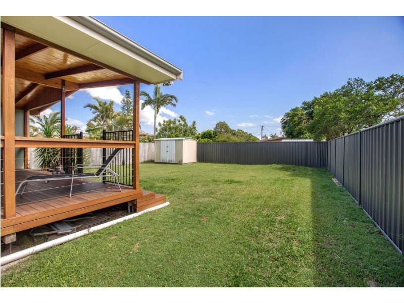 15 Nambur Street, Runaway Bay QLD 4216