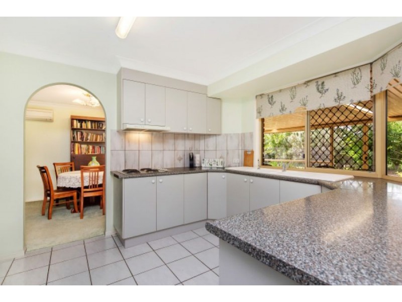 27 Mindona Street, Wishart QLD 4122