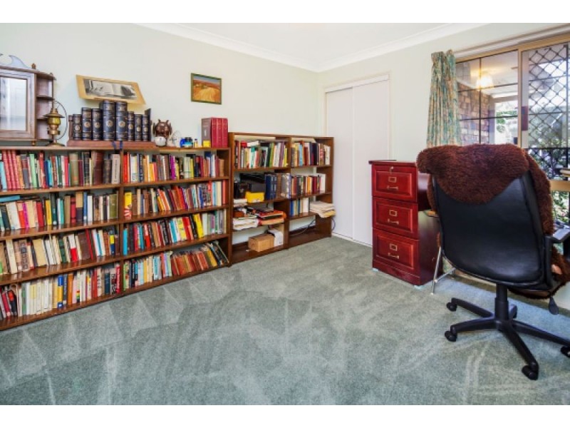 27 Mindona Street, Wishart QLD 4122