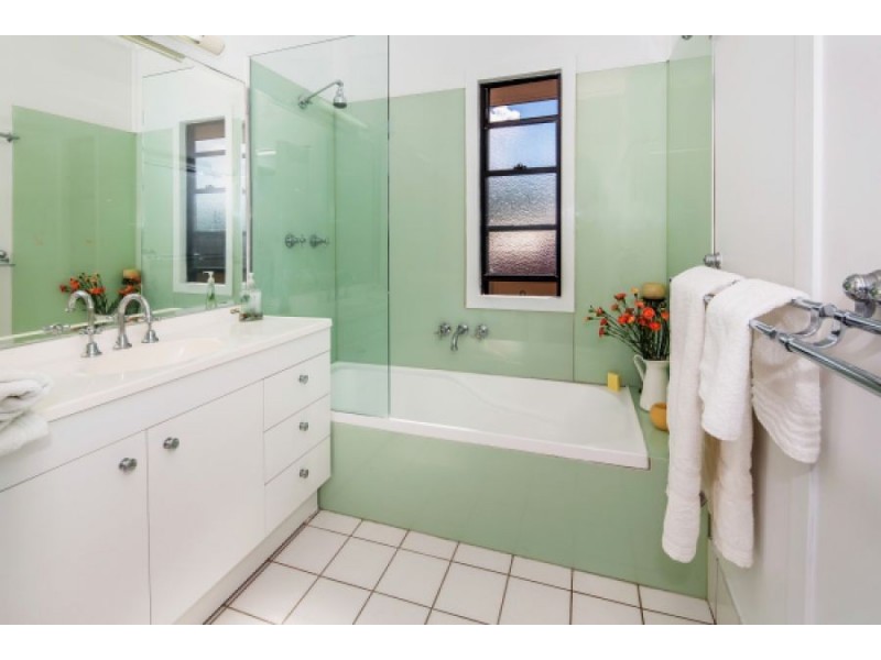 57 Broadwater Road, Mount Gravatt East QLD 4122