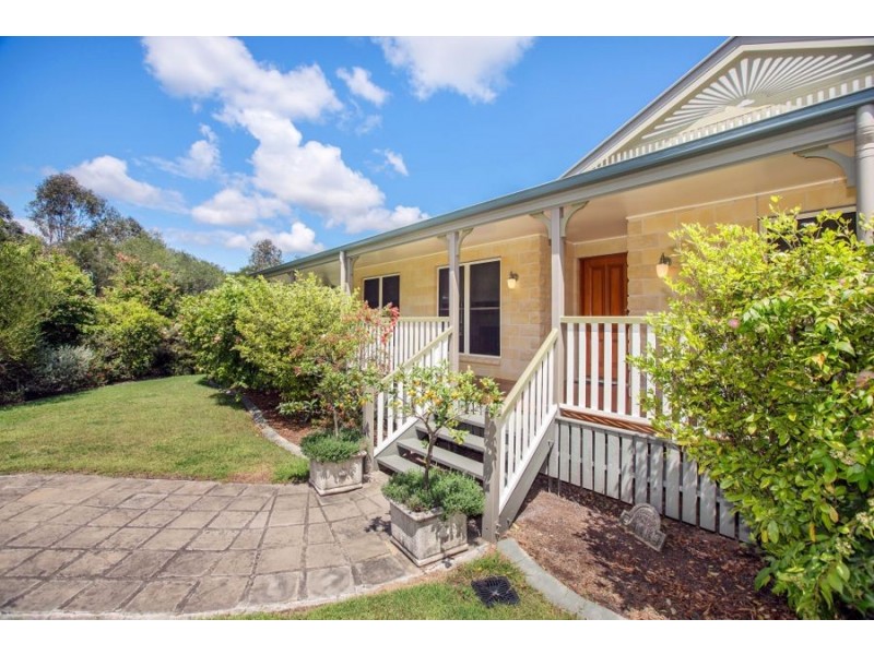 2 Nancy May Ct, Daisy Hill QLD 4127